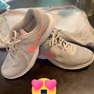 Women's Nike sneakers 8.5